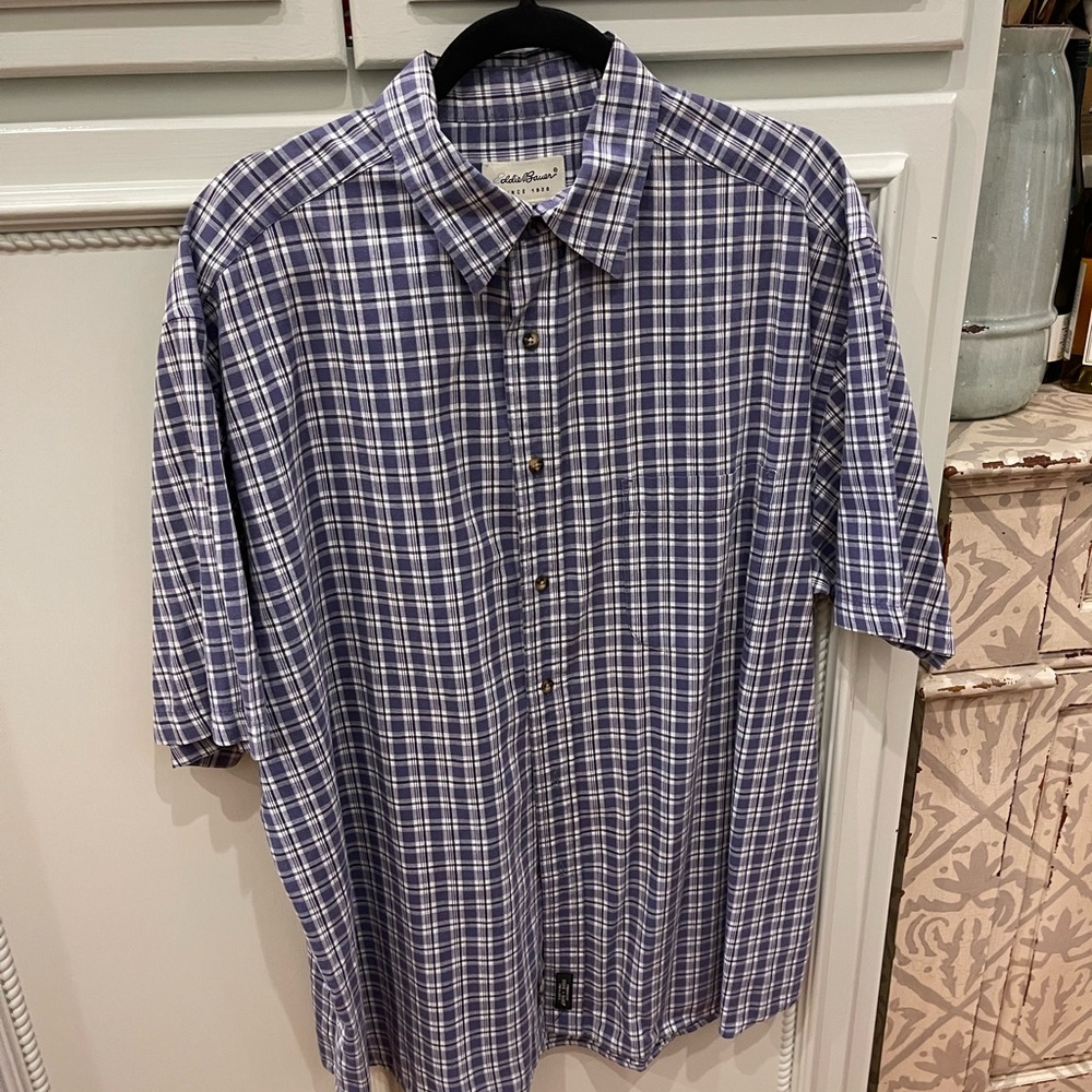 Men’s Eddie Bauer, short sleeve shirt, size extra large, excellent condition